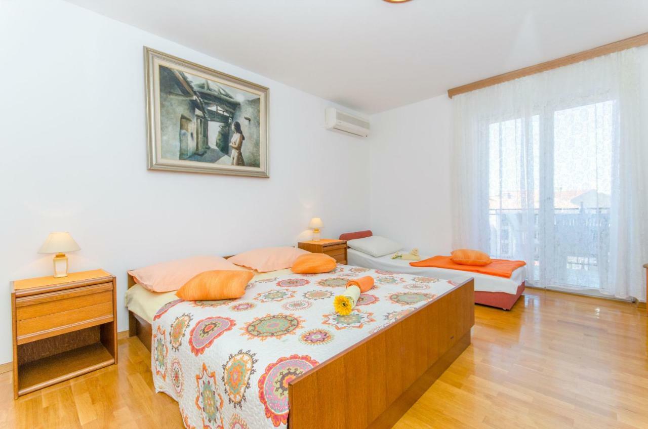Apartments And Room Sun & Sea พอดโกรา ภายนอก รูปภาพ