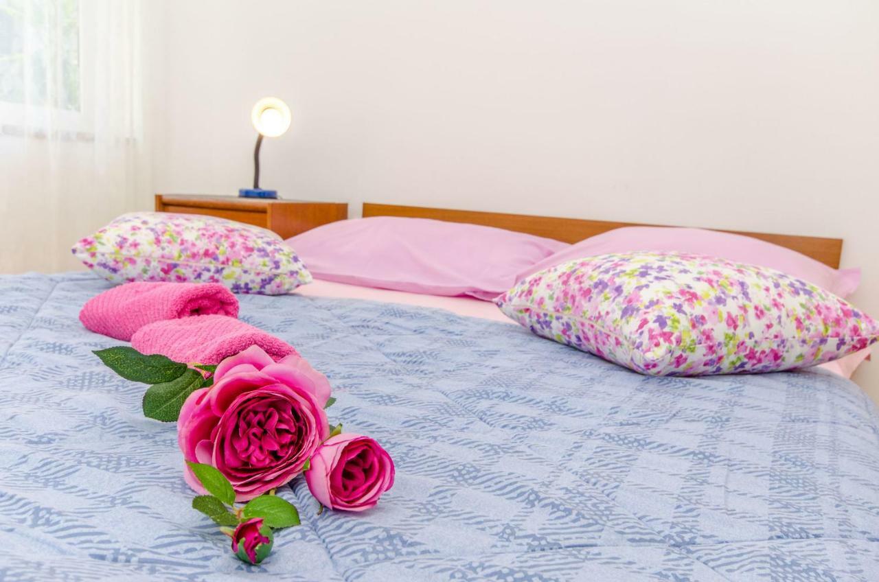 Apartments And Room Sun & Sea พอดโกรา ภายนอก รูปภาพ