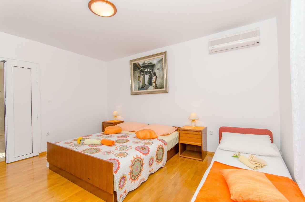 Apartments And Room Sun & Sea พอดโกรา ภายนอก รูปภาพ
