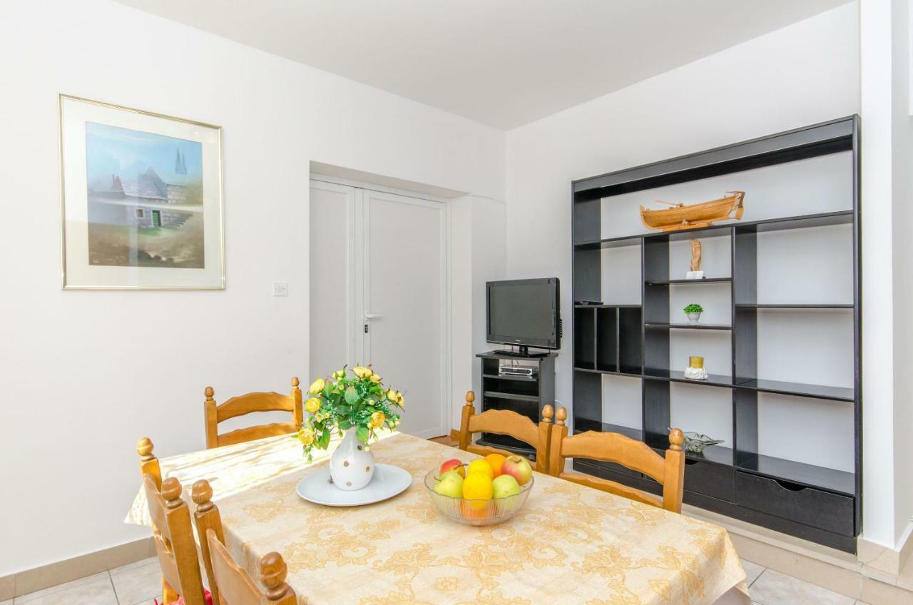 Apartments And Room Sun & Sea พอดโกรา ภายนอก รูปภาพ