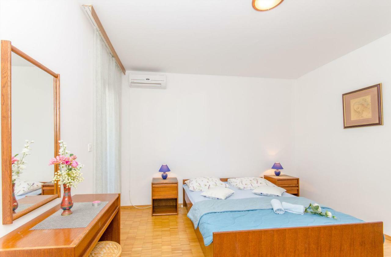 Apartments And Room Sun & Sea พอดโกรา ภายนอก รูปภาพ