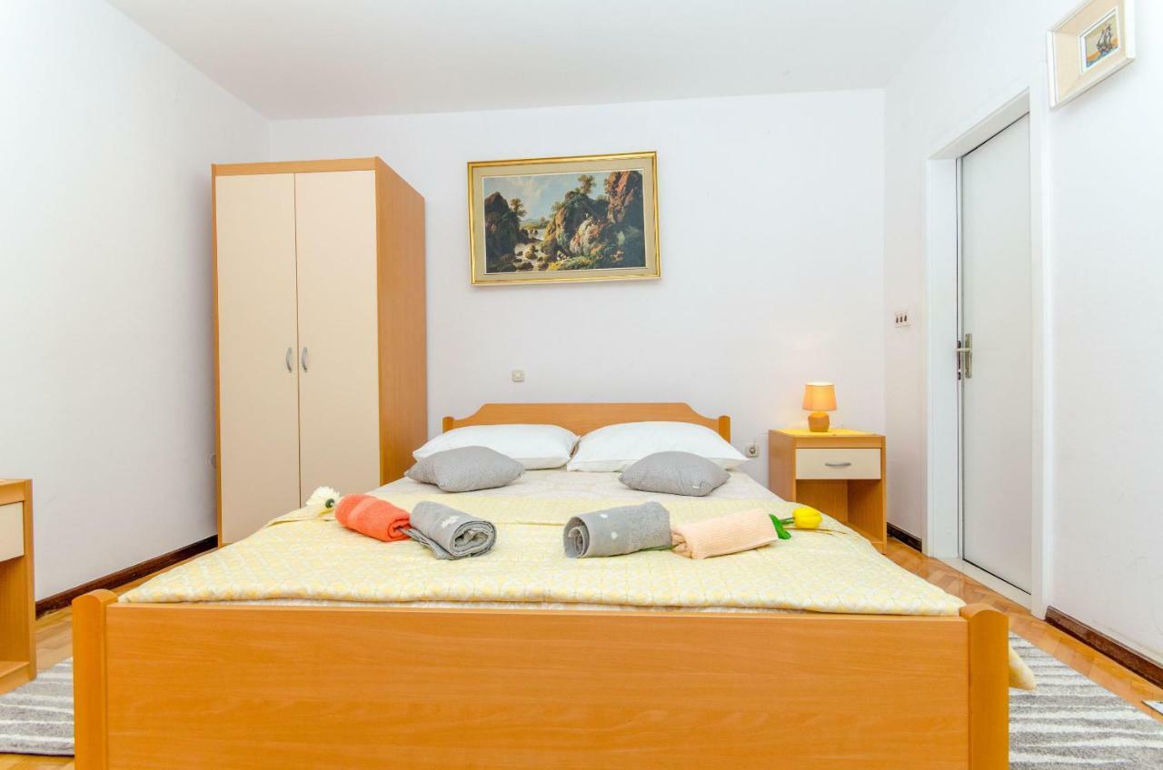 Apartments And Room Sun & Sea พอดโกรา ภายนอก รูปภาพ