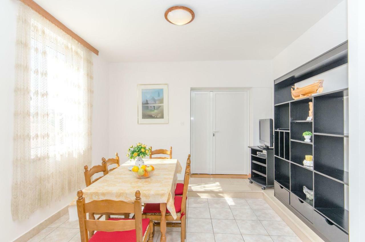 Apartments And Room Sun & Sea พอดโกรา ภายนอก รูปภาพ